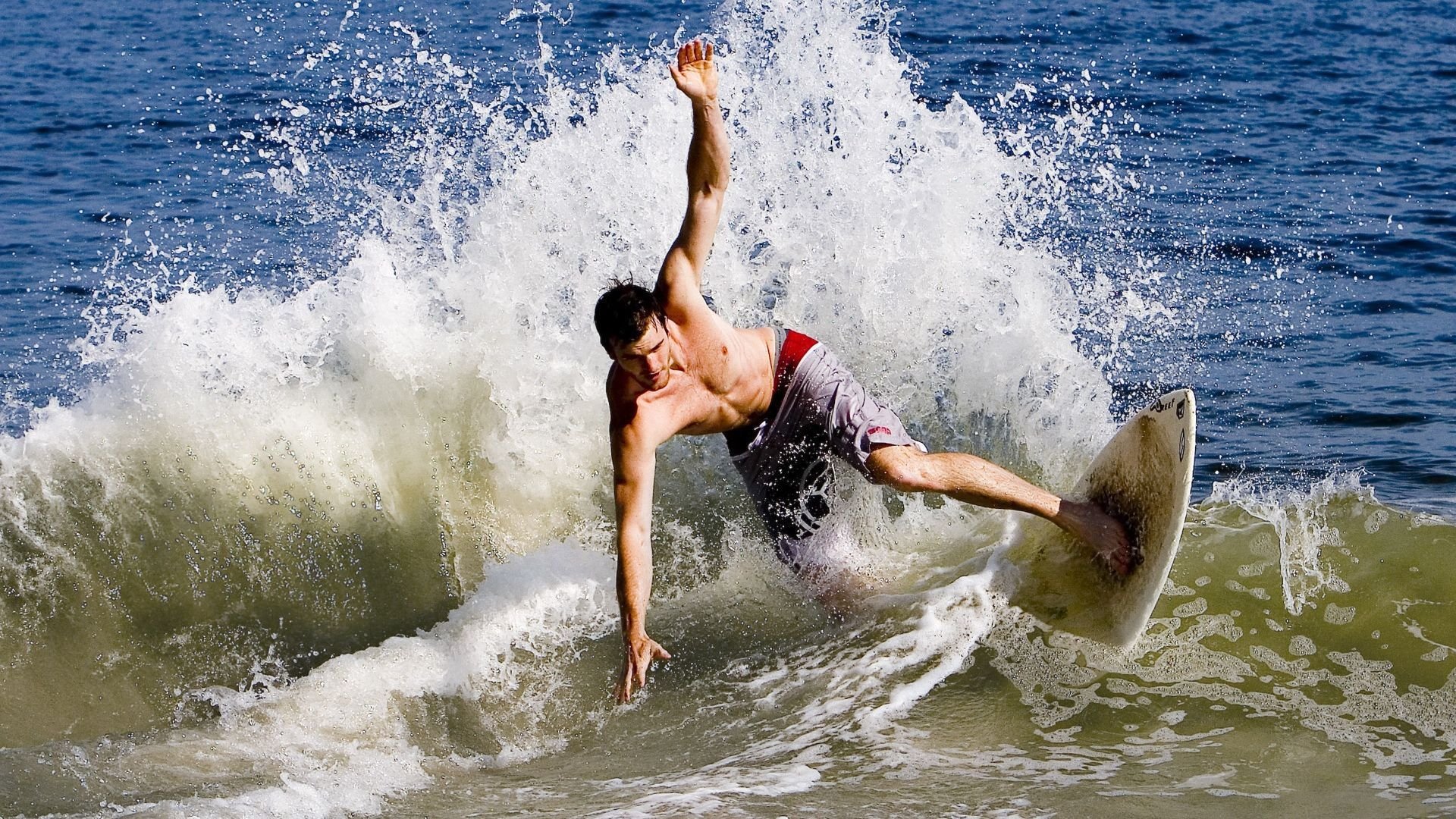 开云体育下载-外线投篮选择是否优于突破造犯规，外线投手适合的球鞋