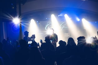 开云app-C罗与粉丝互动现场热情高涨，c罗与队友